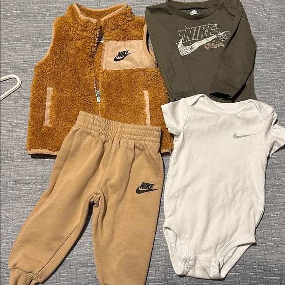 Nike Camel Fleece Vest Bundle - Picture 2 of 3